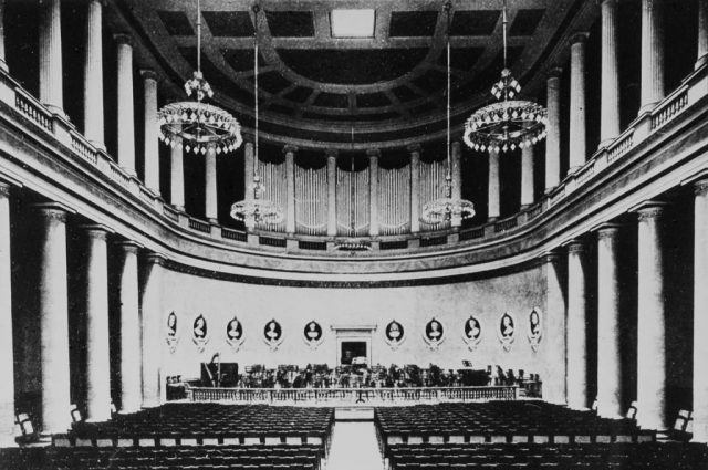 Der Konzertsaal Odeon in München 1910