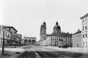 Altes Foto vom Odeonsplatz Blick nach Süden zur Feldherrnhalle (ca. 1870)